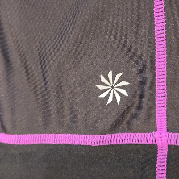 ATHLETA RUNAWAY TOP. PAISLEY DESIGN. BLACK/PURPLE. SIZE LARGE. - Picture 6 of 9